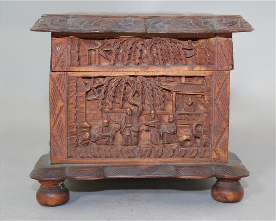 A Chinese export sandalwood box, late 19th century, 27cm